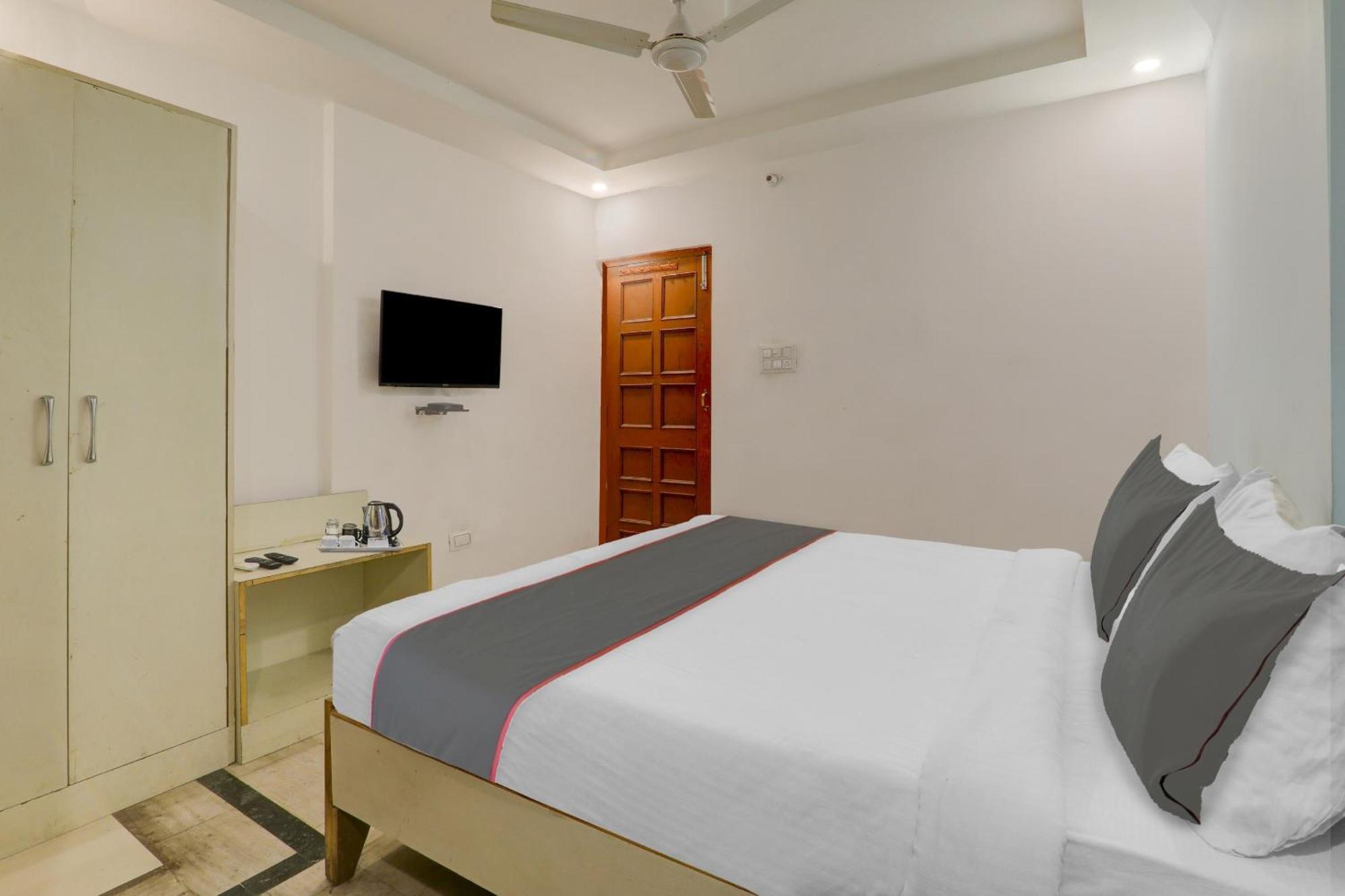 Collection O Premier Near Hazratganj Hotel Lucknow Exterior photo