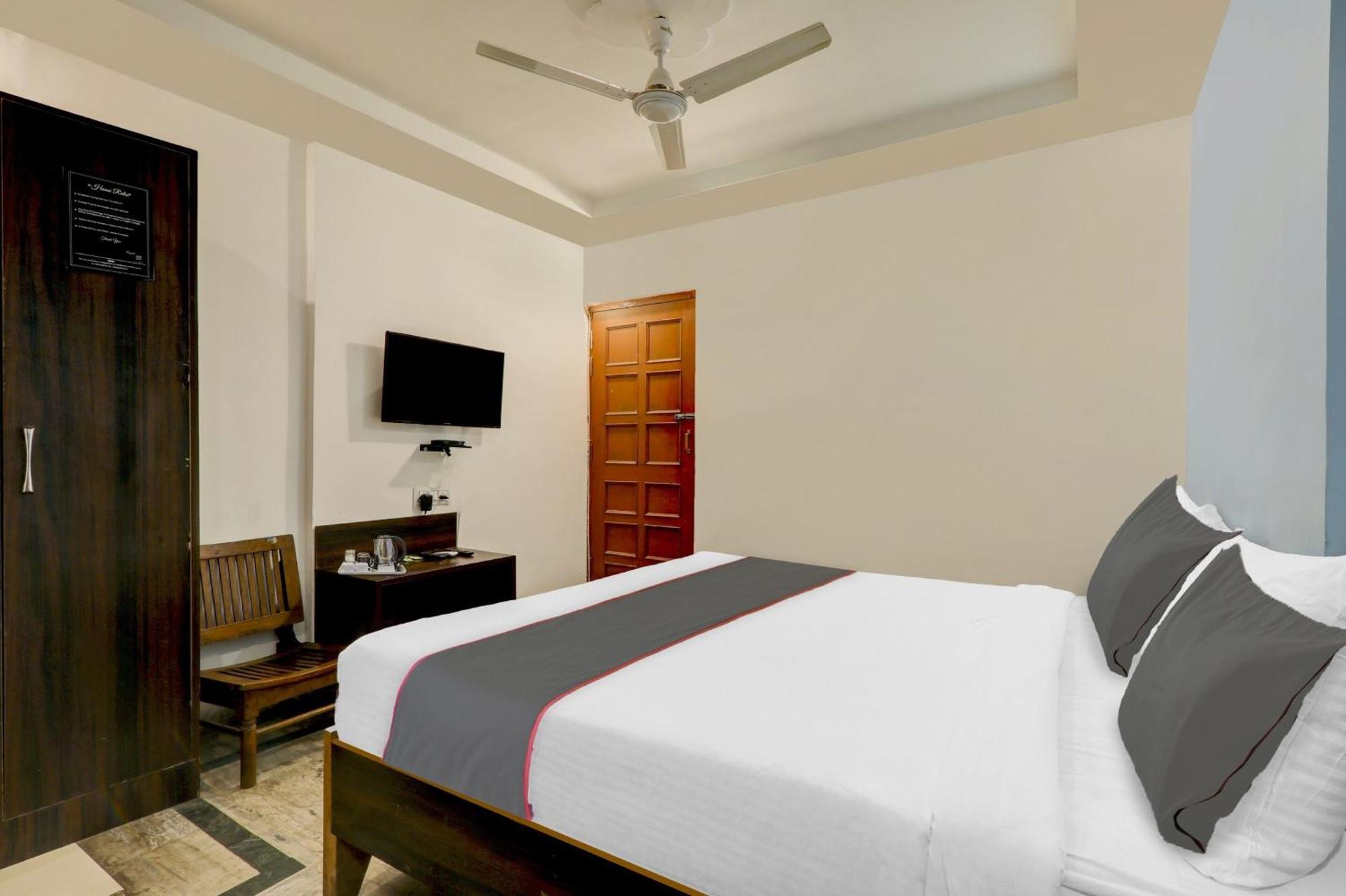 Collection O Premier Near Hazratganj Hotel Lucknow Exterior photo