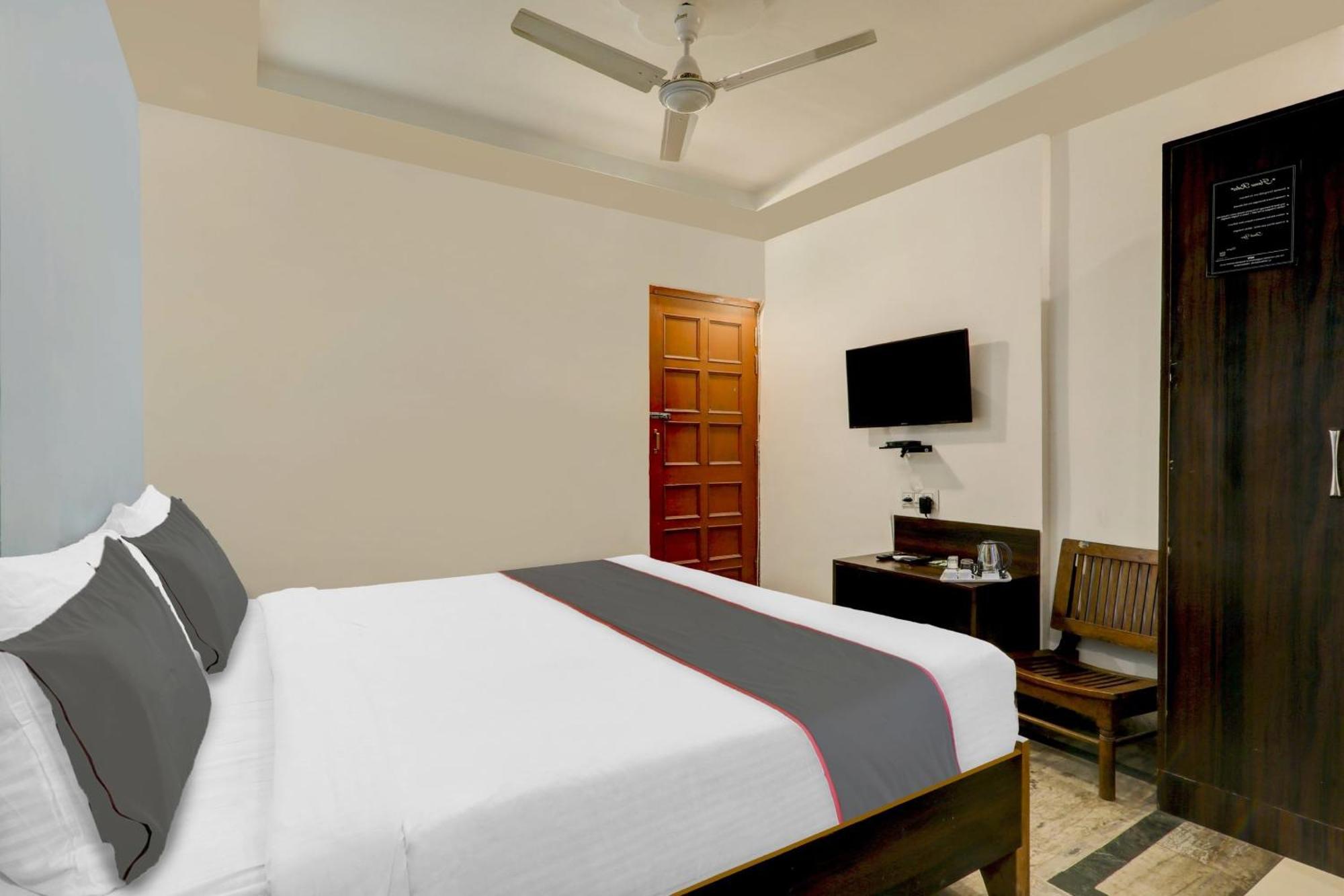 Collection O Premier Near Hazratganj Hotel Lucknow Exterior photo